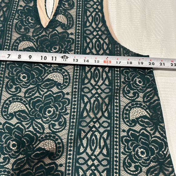 love, Fire Dark Teal Floral Guipure Lace Top with Keyhole Back EUC - Picture 9 of 11